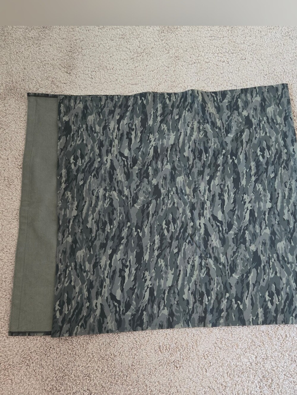 Lululemon Vinyasa Scarf Evergreen Camo Green Multi Print Wrap Shawl 58"×27" - Picture 3 of 11